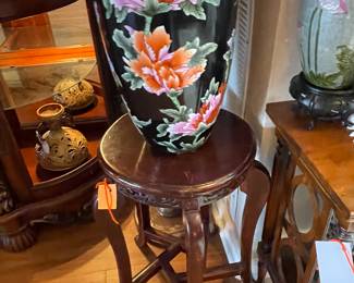 misc. table & vase