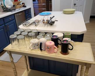 A lot more kitchen items. Sample