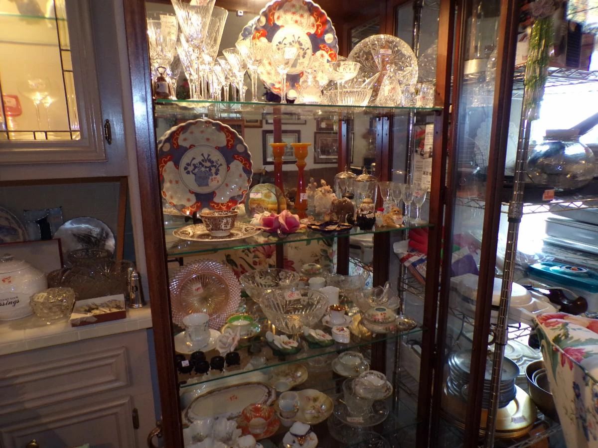 Antiques to New Horseshoe Bay Estate Sale starts on 11/9/2023