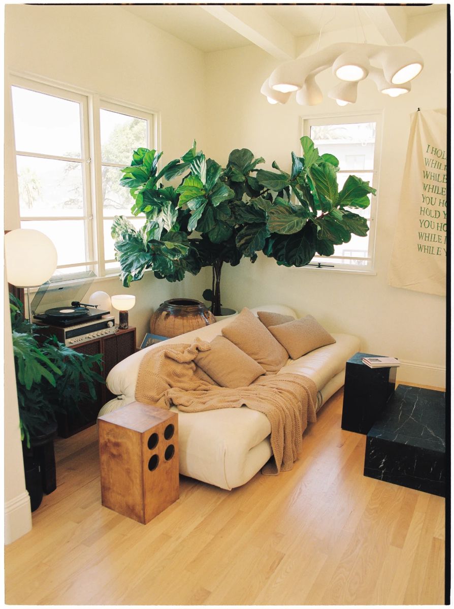 Manzanita Home Estate Sale in Silver Lake starts on 11/4/2023