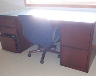 LARGE DESK / DESK CHAIR