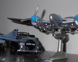 VINTAGE CARS & AIRPLANES