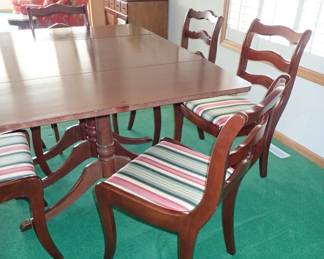 DUNCAN PHYFE TABLE AND CHAIRS WITH PADS & LEAVES