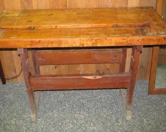 Work bench (nice size)