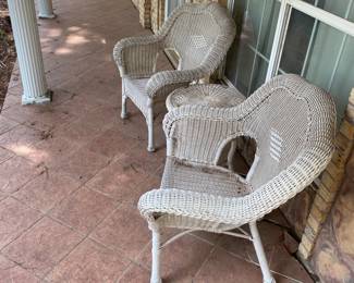 Total of 4 Wicker Chairs 
1 Love Sea
And 2 round tables