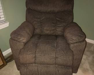 Lazy boy electric recliner like new