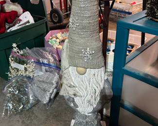 gnome body knows him.......