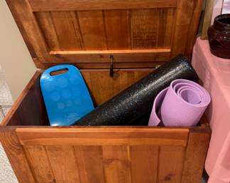 TRUNK, YOGA MAT AND MOR