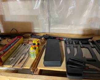 ARCHERY BOWS AND ARROWS, GAME CARVING SET