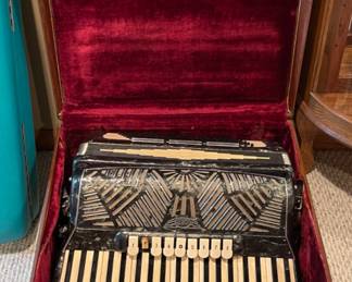 VINTAGE ACCORDION 