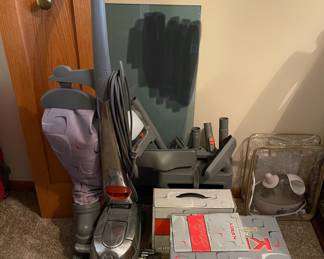 KIRBY VACUUM WITH LOADS OF ACCESSORIES 