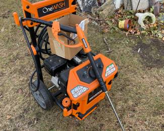 NEWER GENERAC PRESSURE WASHER 