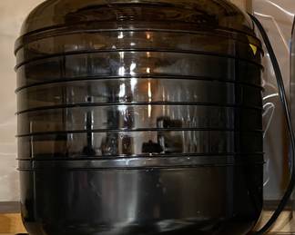 FOOD DEHYDRATOR 