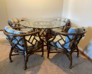 CHINESE CHIPPENDALE STYLE RATTAN BARREL DINING CHAIRS AND TABLE SET