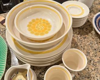 1970's Franciscan Sundance Yellow
Earthware set 
