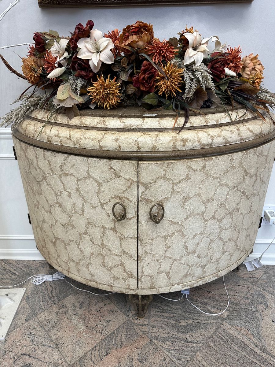 Foyer Table + Floral Arrangement 