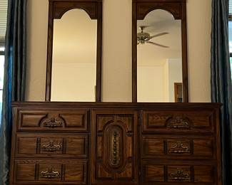 Vintage American Drew Dresser w 2 Mirrors