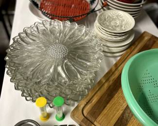 Sunflower brunch plates, misc kitchen items