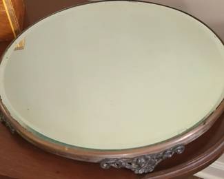 Mirrored raised tray