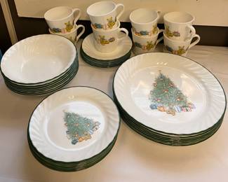 Vintage Corelle Christmas Xmas Plates Bowls Dinnerware 