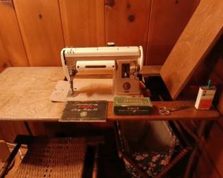 SINGER SEWING MACHINE