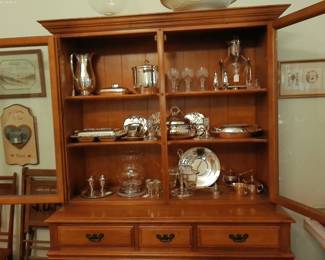 MID CENTURY CHINA CABINET, SILVERPLATE ITEMS & CRYSTAL