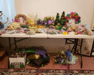 MARDI GRAS DECOR