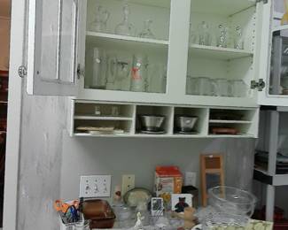 KITCHENWARE & GLASSES