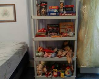 VINTAGE TOYS & BOARD GAMES