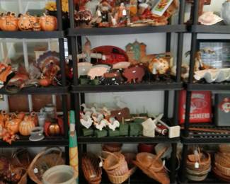 THANKSGIVING DECOR & BASKETS