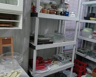 KITCHENWARE, POTTERY & BAKING ITEMS