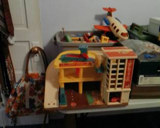 VINTAGE TOYS & FISHER PRICE