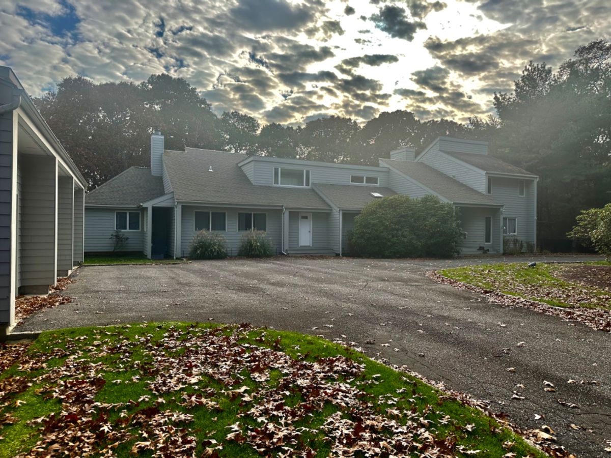 ESTATE SALES BY YASEMIN in Remsenburg, NY starts on 11/10/2023