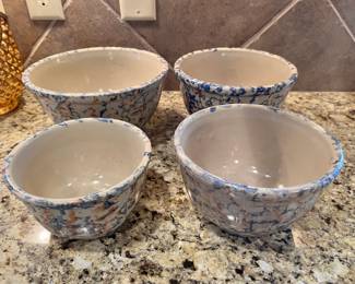 Set of four Red Wing sponge ware nesting bowls in excellent vintage condition