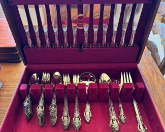 Lyon “Frontenac” stainless 68 piece flatware set