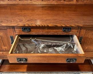 1910 design by L. & J.G. Stickley for the reissued ‘Mission Collection’ Sideboard in Like New condition