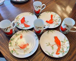 Fitz & Floyd ‘Cardinal + Holly’ 8-piece set