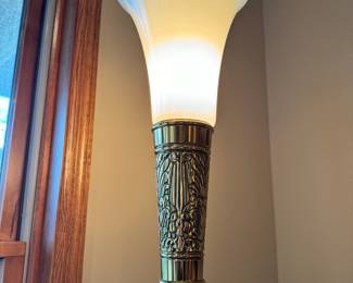 Beatiful vintage Stiffel brass floor lamp torchieres.  These will be sold separately