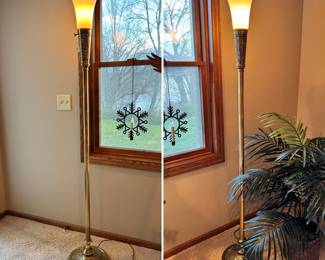 Beatiful vintage Stiffel brass floor lamp torchieres.  These will be sold separately