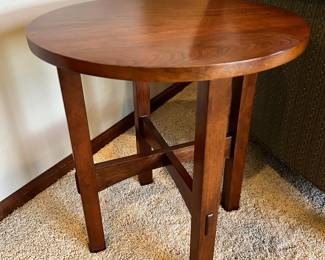 Stickley #603 tabouret side table in Like New condition