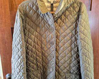 Ladies Burberry quilted jacket in Like New condition