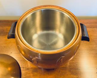c.a. 1950’s West Bend ‘Penguin’ copper ice bucket with Bakelite handles and button topper