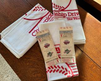 MN Twins 1991 World Series Game 1 ticket stubs with 3 Homer Hankies