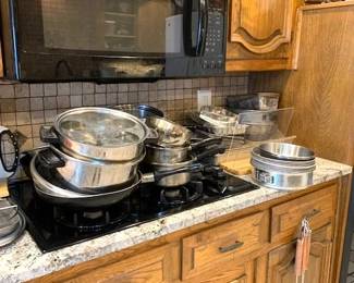Kitchen: pots and pans, bakeware