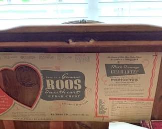 Roos cedar chest