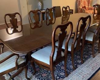 Thomasville DR table and 10 chairs