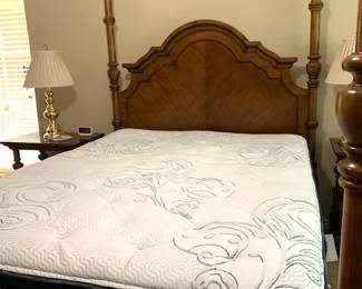 Lane queen 4-post bed with mattress and box