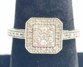 10K White Gold Diamond Ring