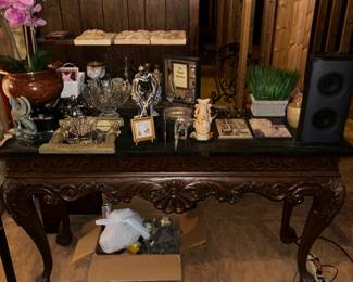 Sof Table and table decor