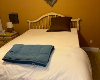Bedroom furniture and linen